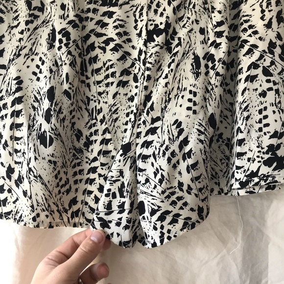 Forever 21 black/white skirt and size M - Picture 3 of 4